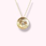 златно колие SOLE с диамант 0.04 ct и диск с гравирани лъчи 45 см